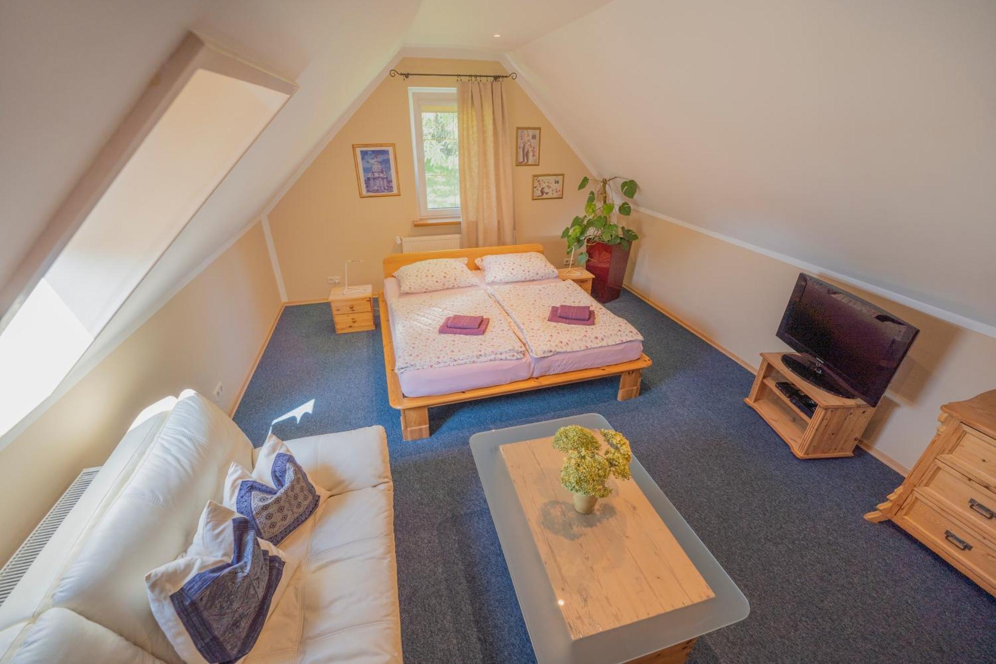 Dom Ogrodnika Apartamento Jezow Sudecki Exterior foto