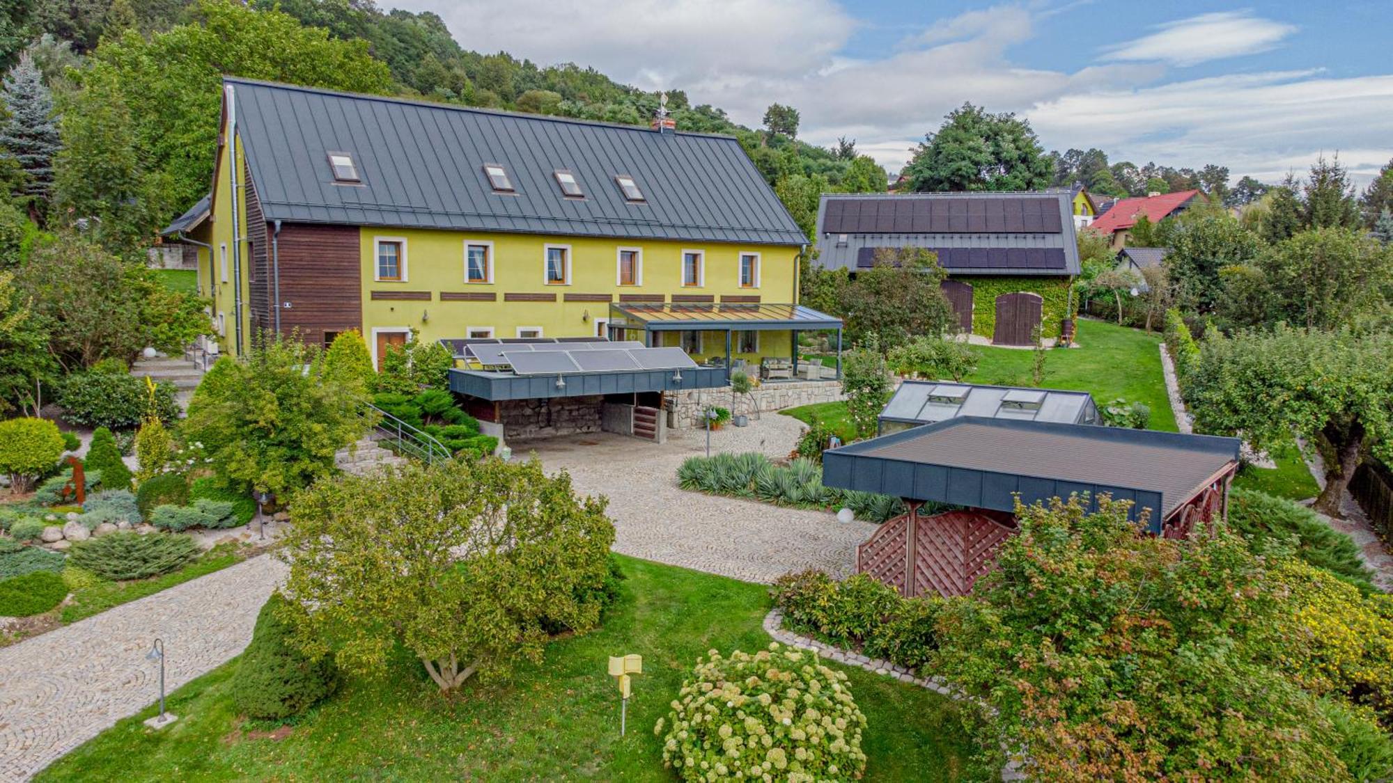 Dom Ogrodnika Apartamento Jezow Sudecki Exterior foto